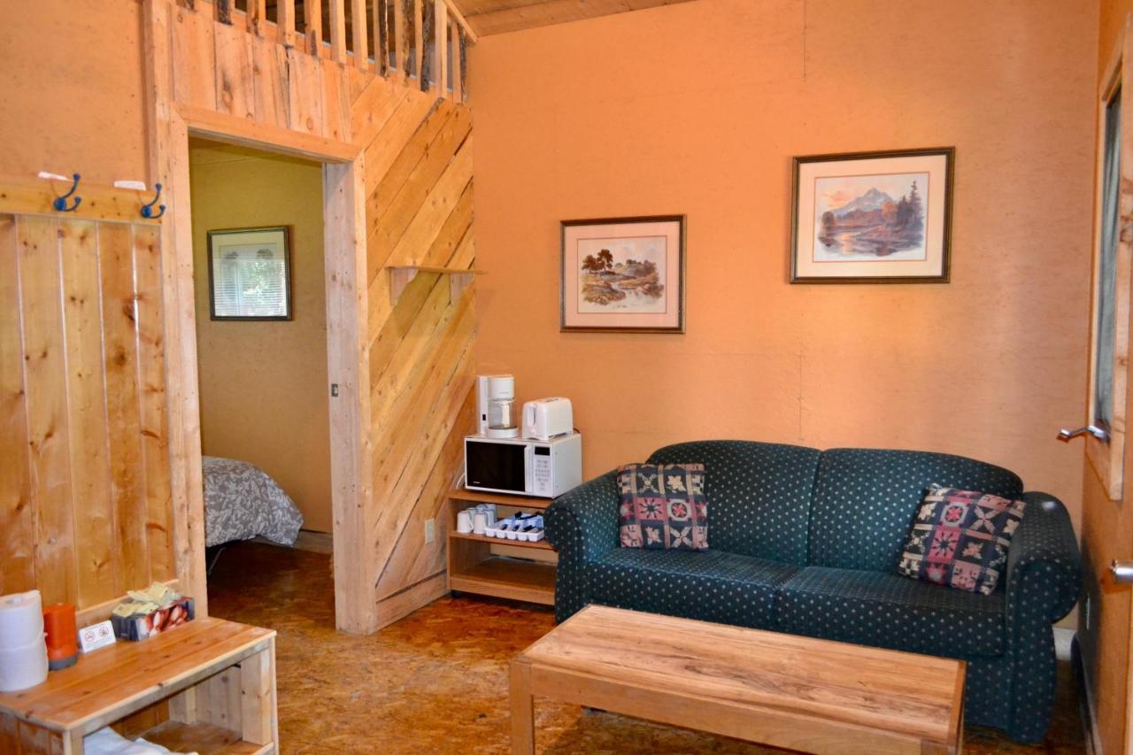Schott'S Lake Conference & Resort Sundre Buitenkant foto