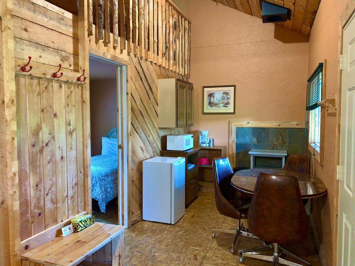 Schott'S Lake Conference & Resort Sundre Buitenkant foto
