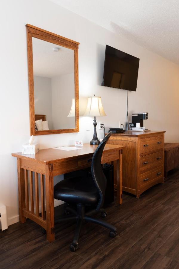 Schott'S Lake Conference & Resort Sundre Buitenkant foto