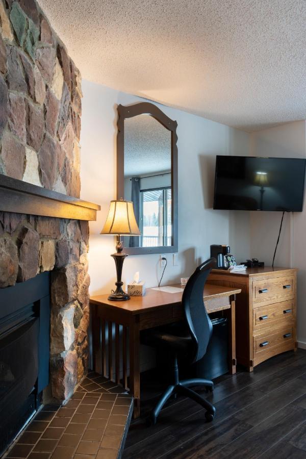 Schott'S Lake Conference & Resort Sundre Buitenkant foto